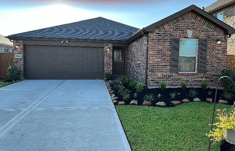 3 bed, 2.0 bath, 1700 sqft, $2,100 — Photo 1