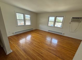 484 N Midland Ave, Saddle Brook, NJ 07663