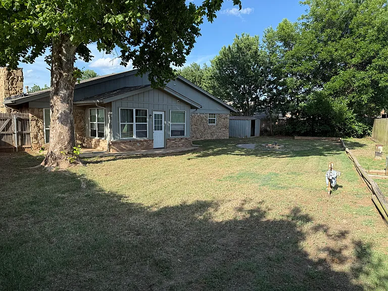 204 Redbud St — Photo 18