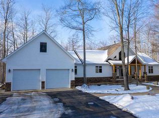 12305 Ridgewood Ct, Charlevoix, MI 49720