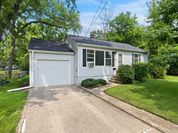 3906 Grove Ave, McHenry, IL 60050