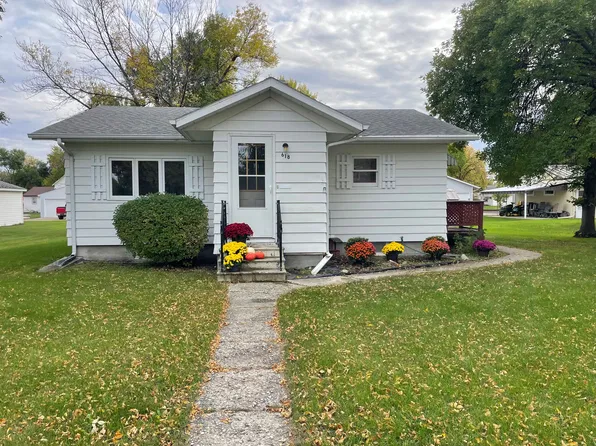 618 E 5th St, Grafton, ND 58237