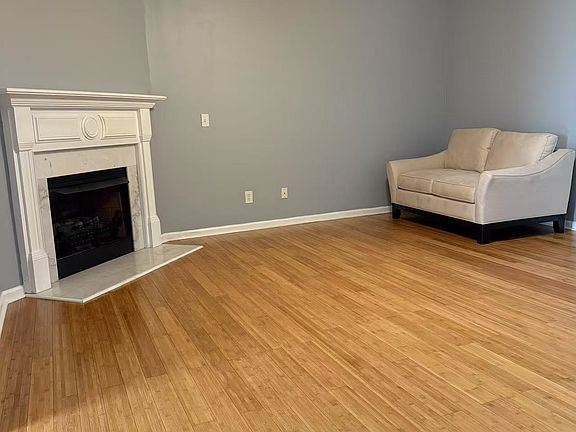 4th image of 2227 Dandridge Dr
