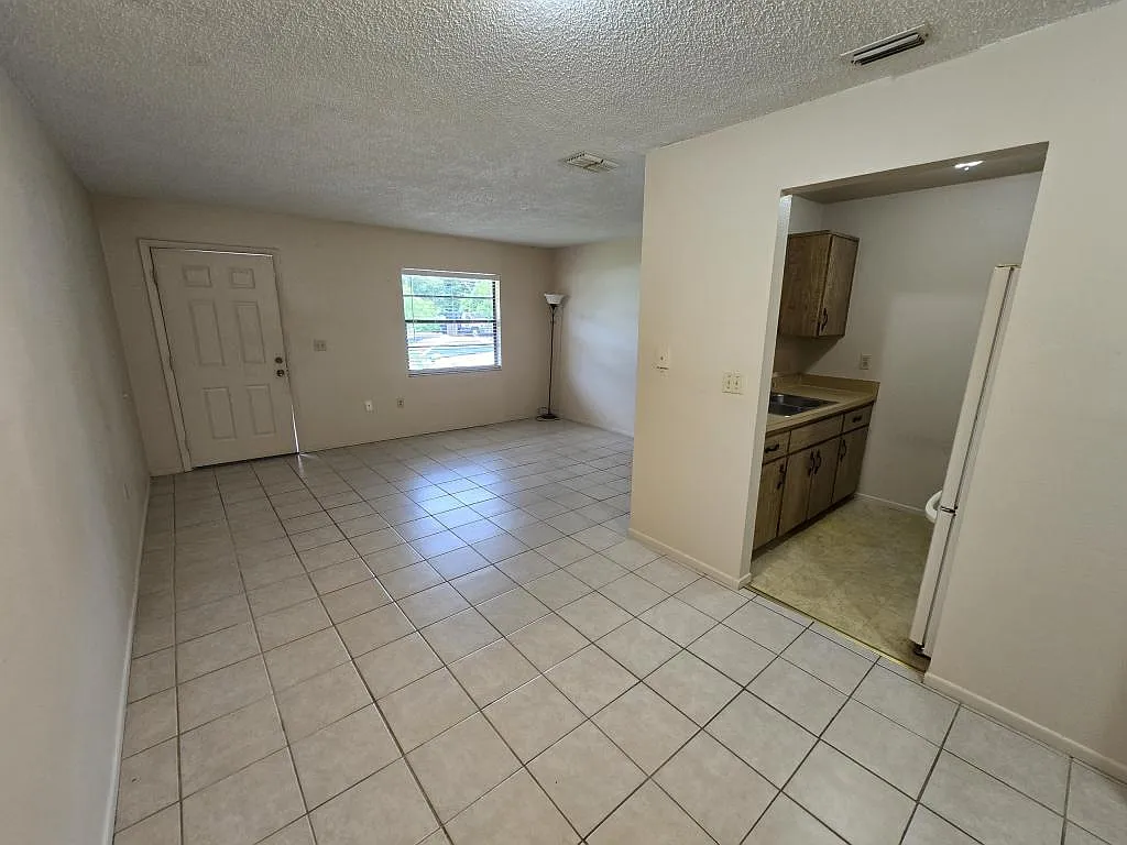 289-B Jeru Blvd — Photo 4