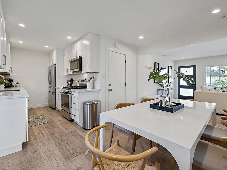 520 Piazza Dr #B — Photo 11