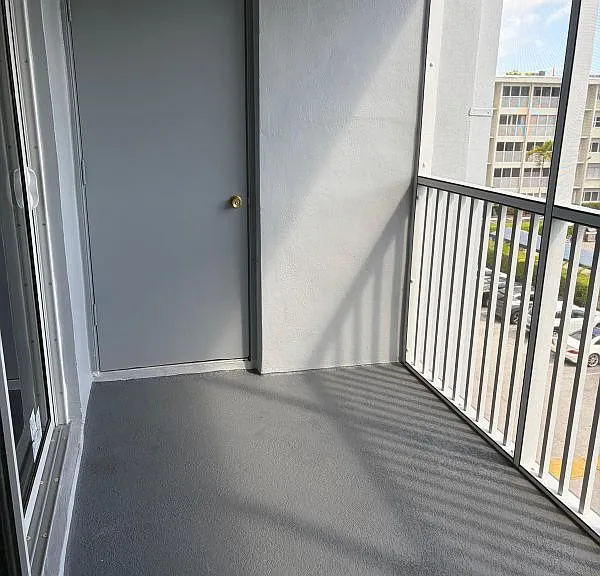 215 SE 3rd Ave #403 — Photo 7