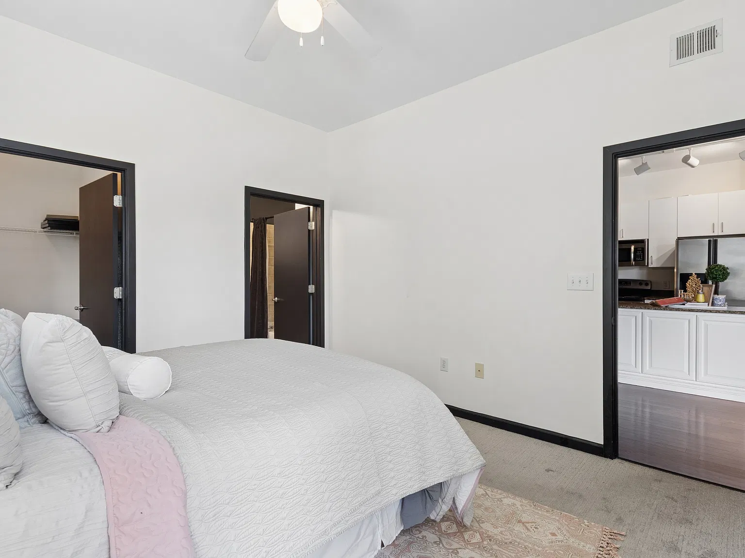 2 bed, 1223 sqft, $1,900 — Photo 3