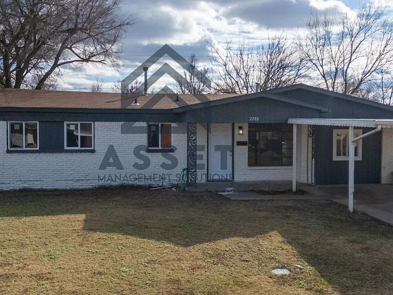 2208 SW 61st Ter — Photo 3
