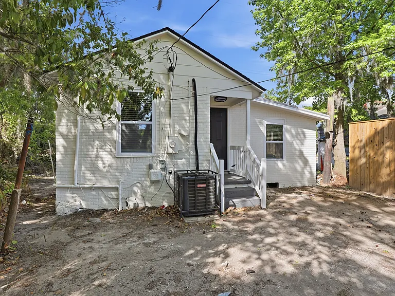 1009 W 52nd St — Photo 19
