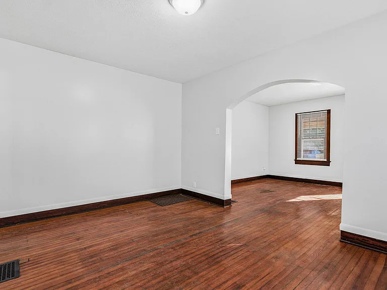318 Jefferson Ave — Photo 15