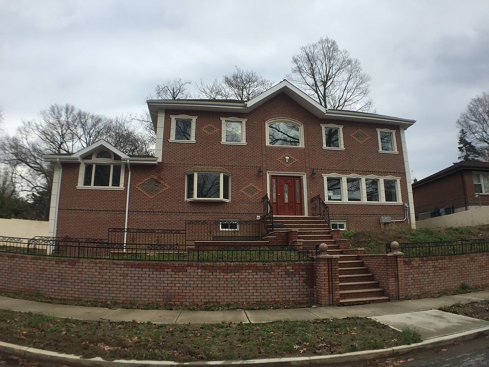 1st image of 2 Clover Pl