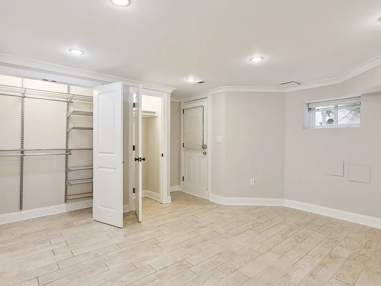 39 U St NE #1 — Photo 11