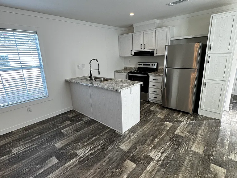 379 NE Chestnut Ave — Photo 5