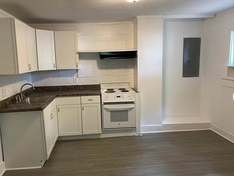 1404 W 6th St #2 — Photo 8