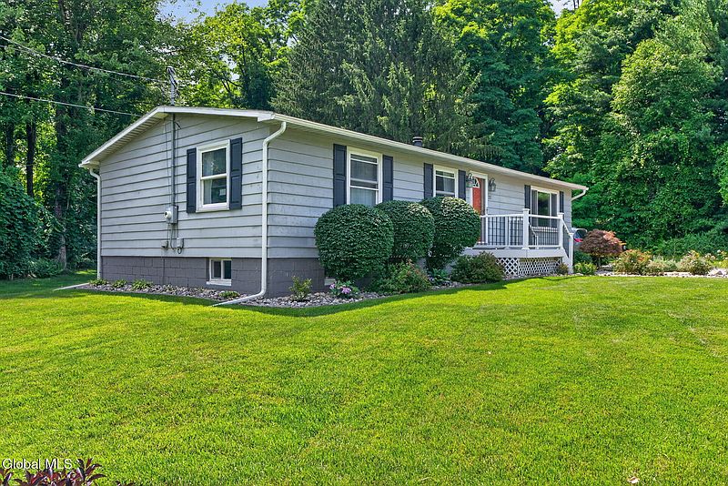 4th image of 32 Tabor Road