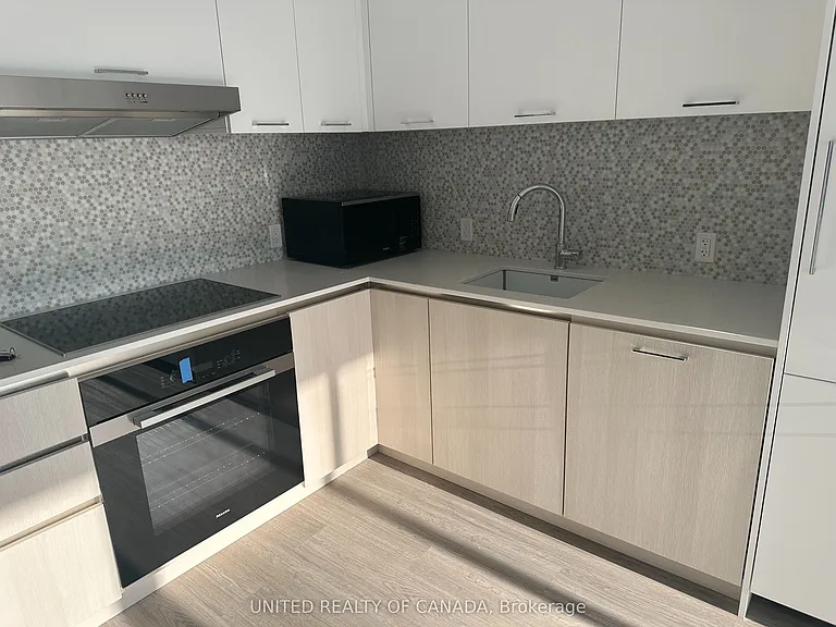 8188 Yonge St #827 — Photo 10