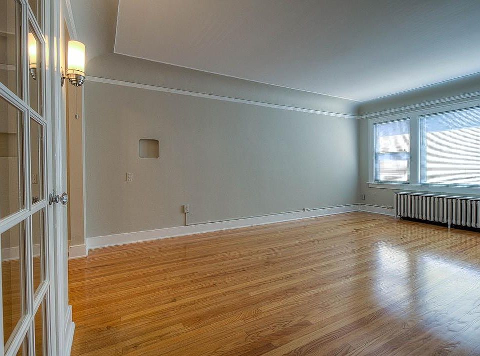 1st image of 411 Bellevue Ave E #201