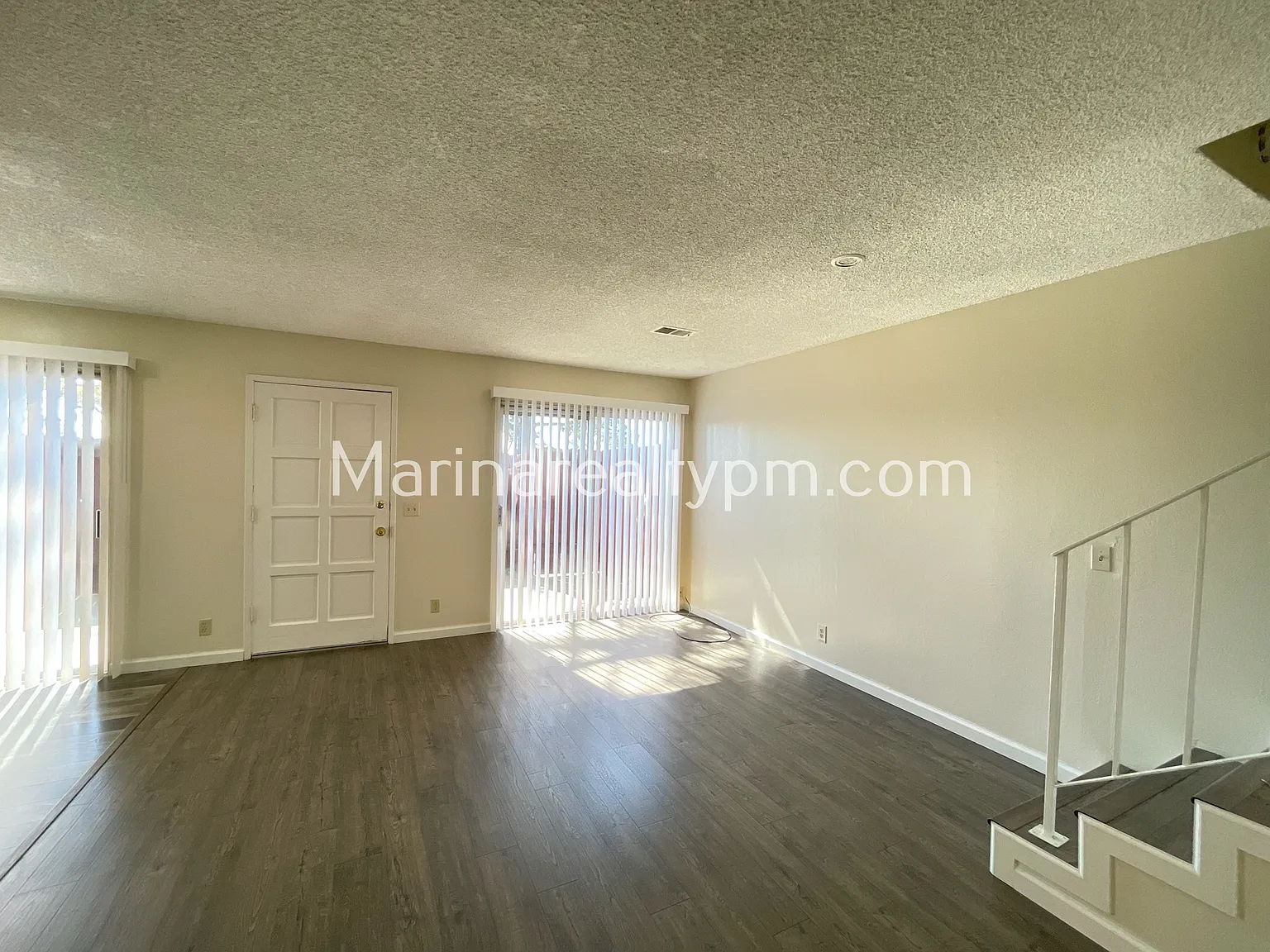 2 bed, 1.5 bath, 880 sqft, $2,100 — Photo 2