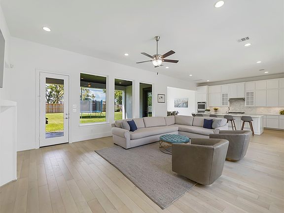 5th image of 9510 Plaza Terrace Dr