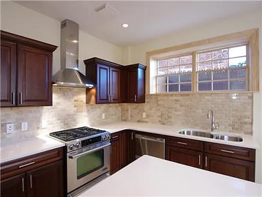 Sold by Exclusive Properties Sotheby's International Realty | media 14