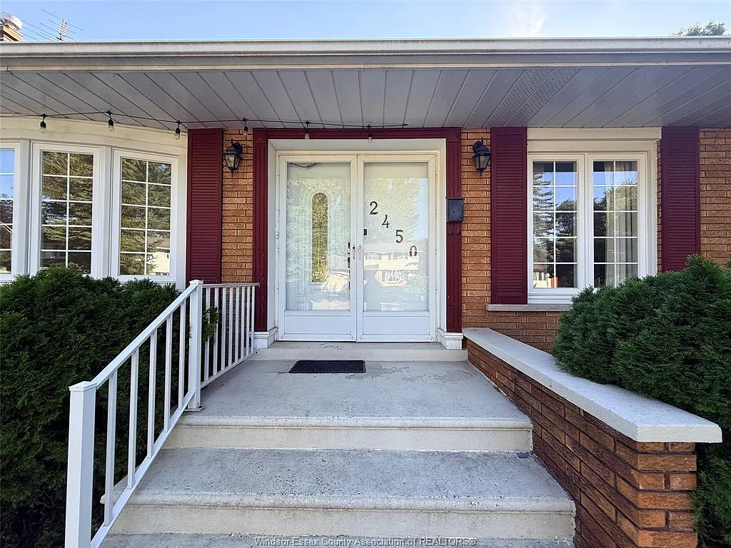 5 bed, 2.5 bath, $3,600 — Photo 3