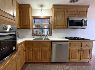 6 Independence Dr, Burlington, MA 01803