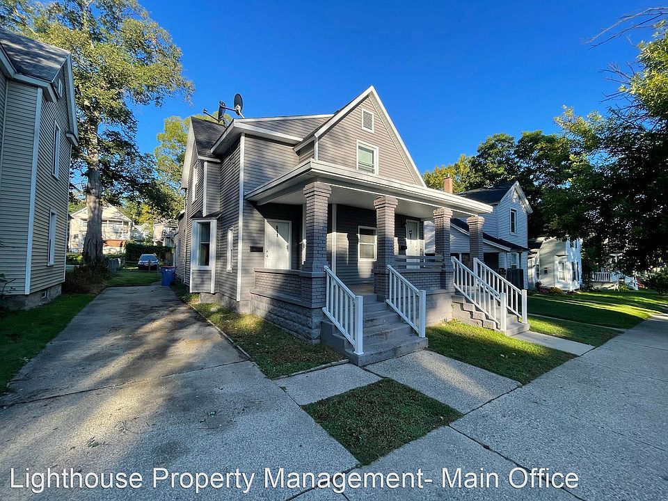1st image of 611 Prospect Ave NE