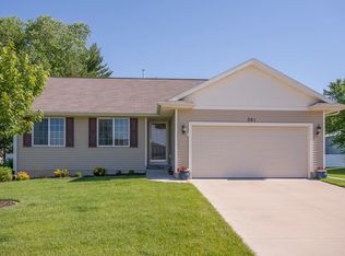 301 Oak Park Cir, Marion, IA 52302