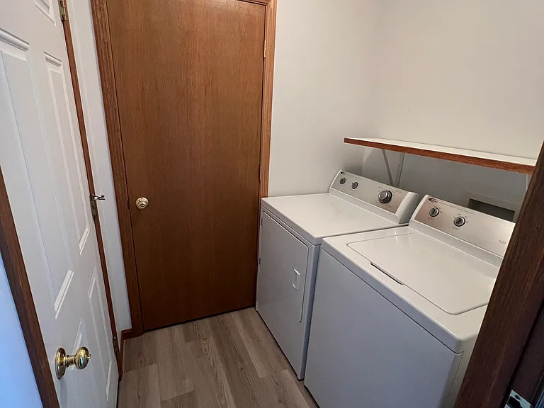 503 Larkspur Ln — Photo 12