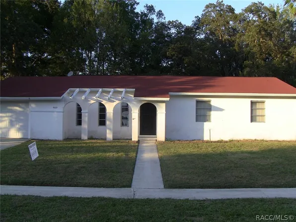 9081 N Golfview Dr, Citrus Springs, FL 34434