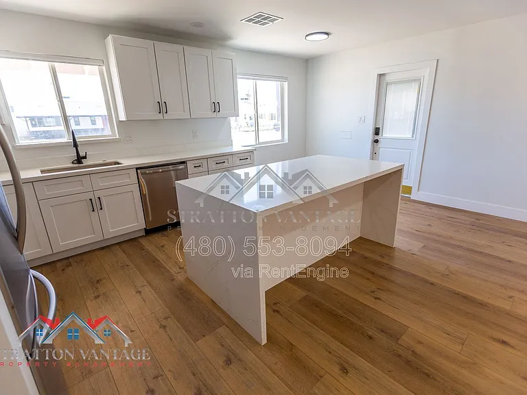 4826 E Avalon Dr — Photo 8