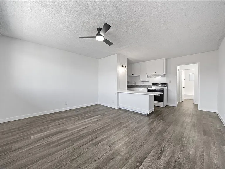 1626 Pine Ave #J — Photo 1