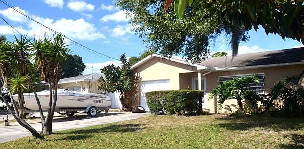 1st image of 5 Oak Ave