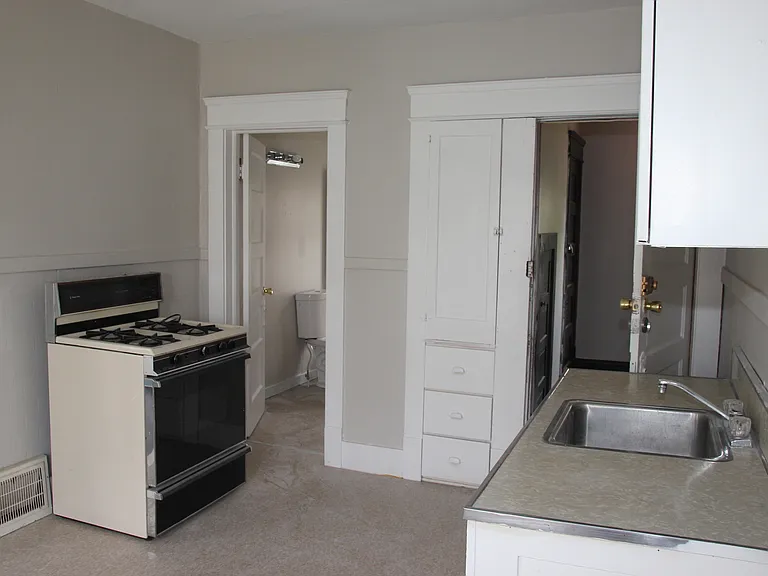 3910 Carlyle Ave — Photo 4