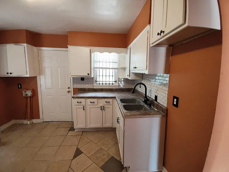 3451 Sharpe Ave — Photo 6