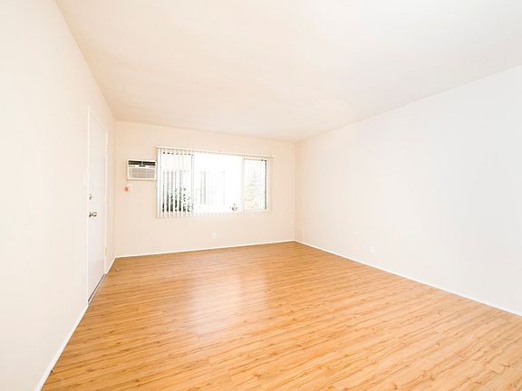 2nd image of 6538 Fountain Ave #7501