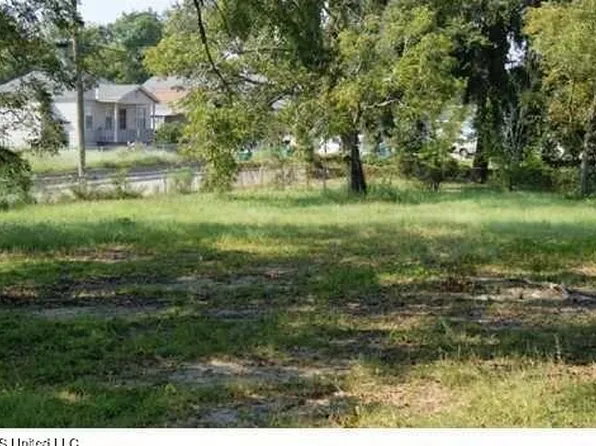 215 Strangi Ave, Biloxi, MS 39530