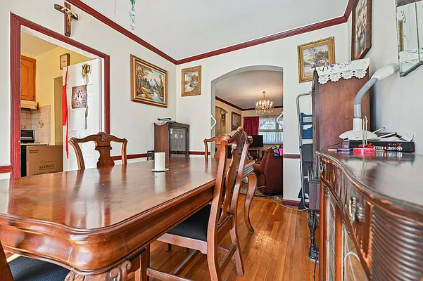 Sold by Julia Shildkret Real Estate Group | media 4