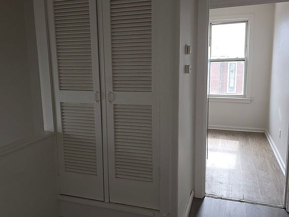 5th image of 301 E Lorena Ave #1