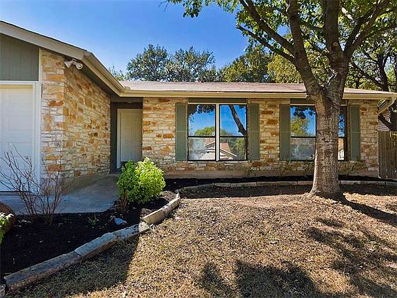 3rd image of 3607 Monument Dr