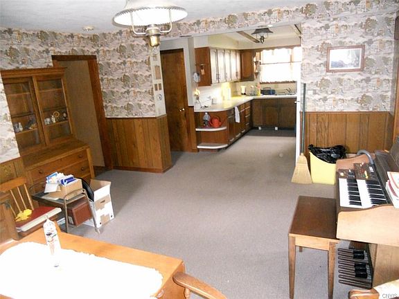 4th image of 13 W Main St