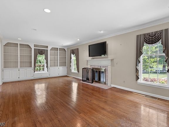 3rd image of 17 Cedar Rd