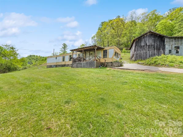 3607 Max Patch Rd, Clyde, NC 28721