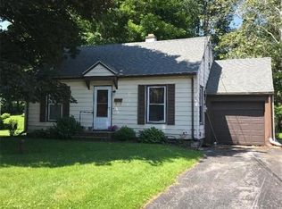 208 Windemere Rd, Syracuse, NY 13219