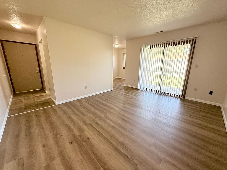 Thompson Apartments — Photo 6