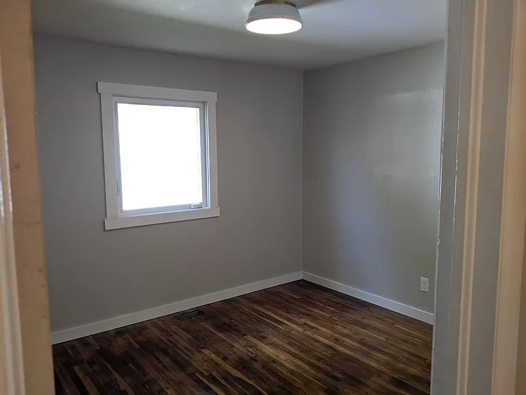 900 Gertrude Ave — Photo 6