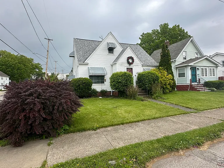 Oak Park Ave — Photo 19