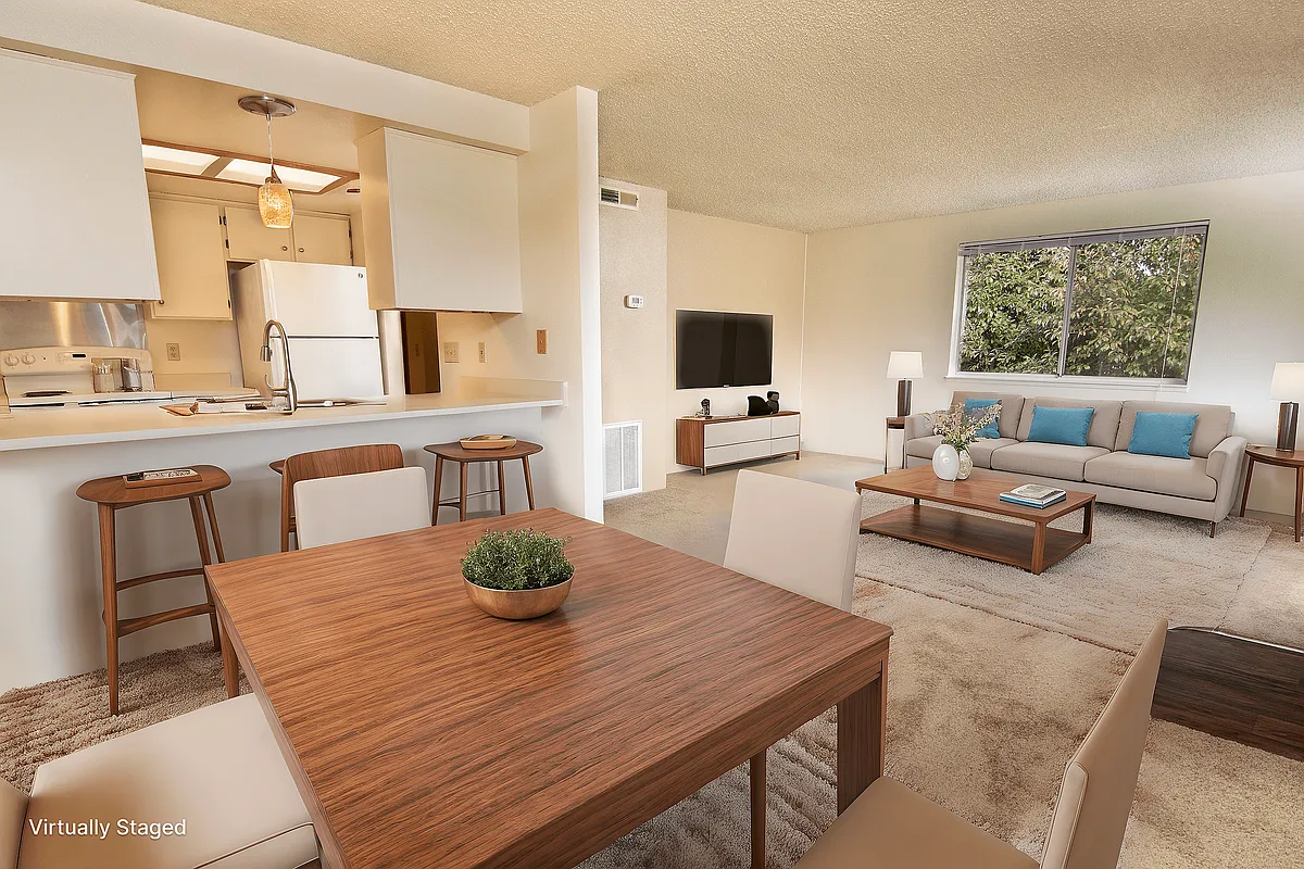 Poplar Village - Medford Oregon - Living Room - Poplar Village