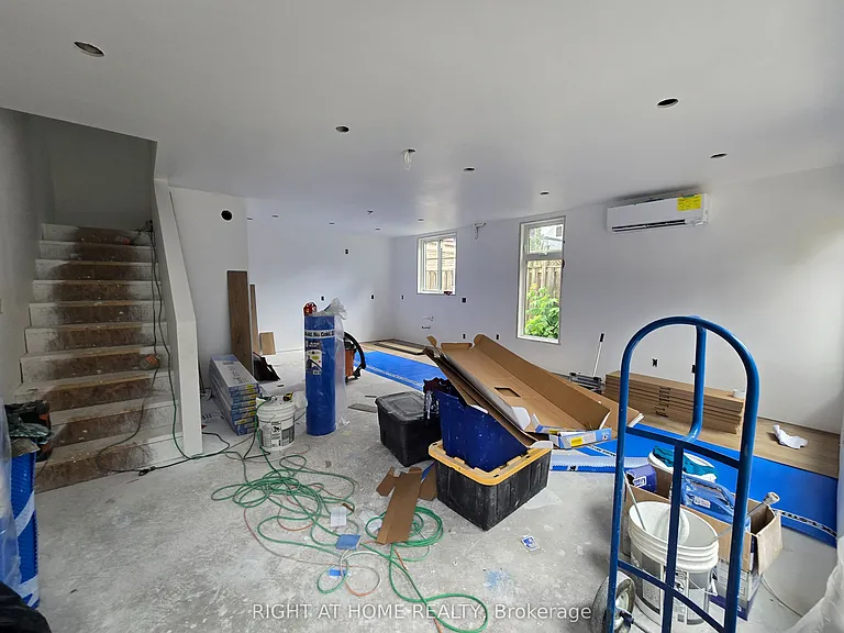 1103 Dufferin St #GARDEN — Photo 2