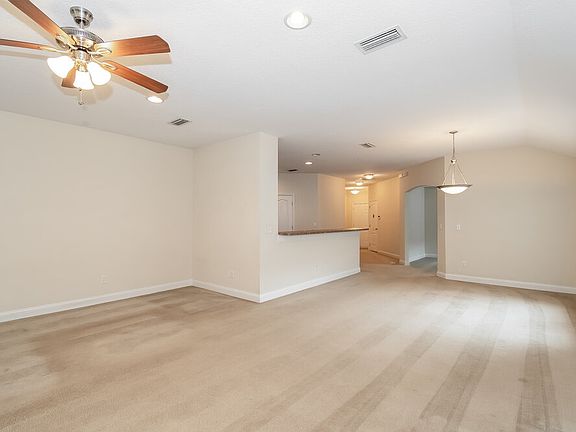 3rd image of 12100 Hayden Lakes Cir